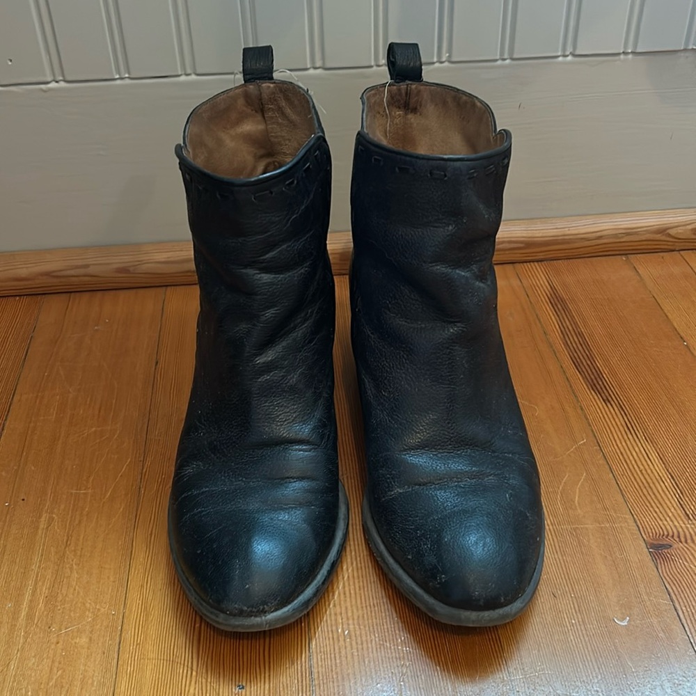 Donal J Pliner ankle boots, black leather.